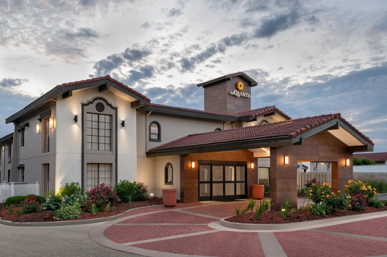 La Quinta Inn By Wyndham Columbus Airport Area Exterior photo