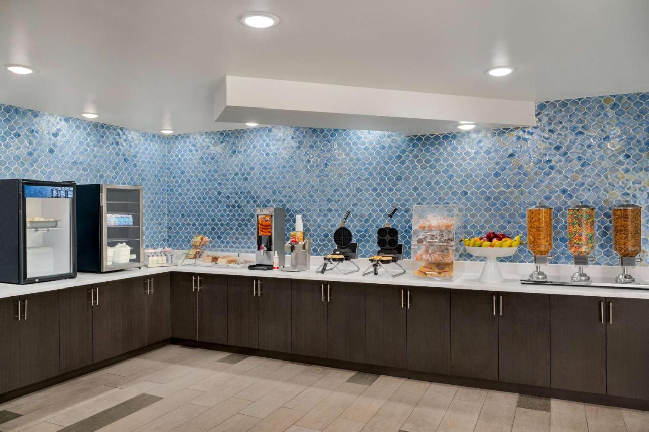 La Quinta Inn By Wyndham Columbus Airport Area Exterior photo