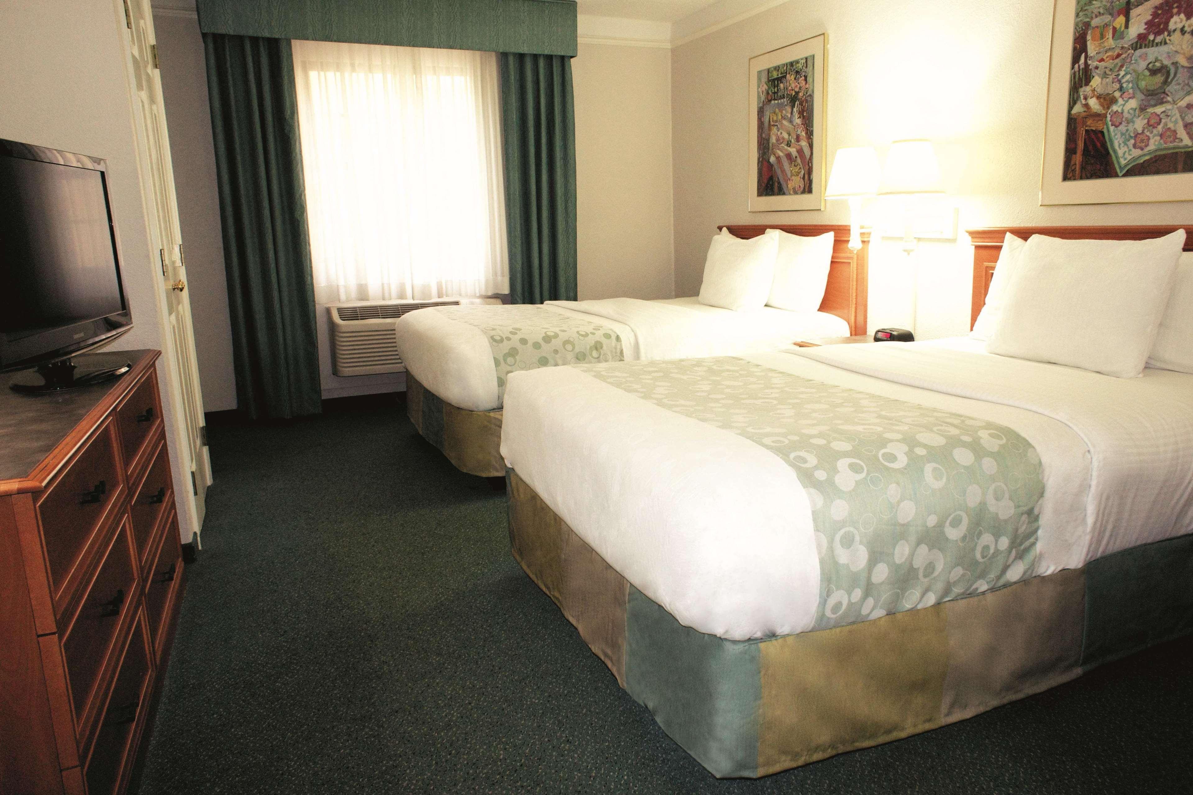 La Quinta Inn By Wyndham Columbus Airport Area Exterior photo